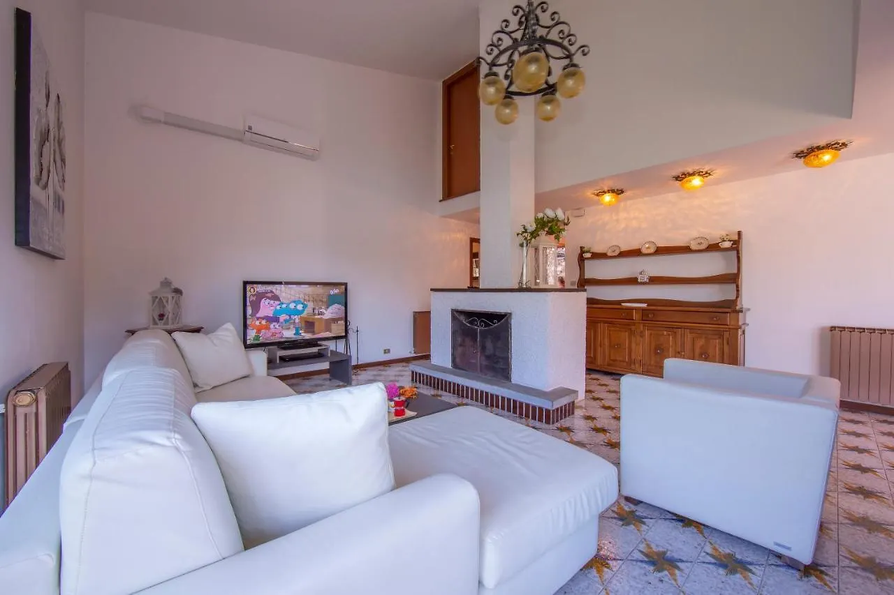 Villa Marilyn Nesso 0*,  Italy